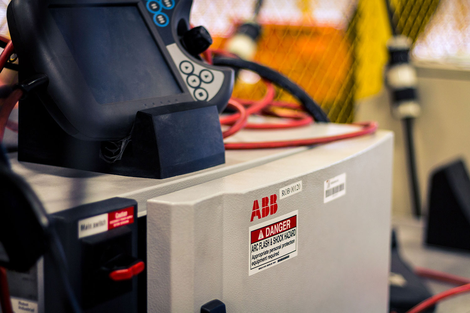 ABB-IRC5-M2004-Robot-Controller - ICR Servicios en México para equipo industrial.