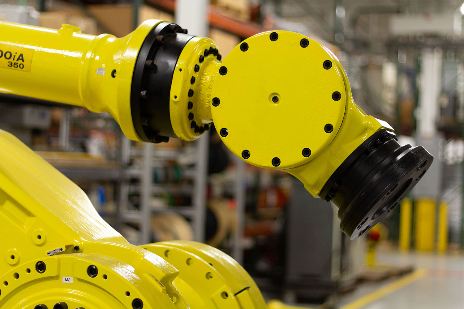 Fanuc-Robot-Wrist in yellow - Servicios ICR México equipo industrial.